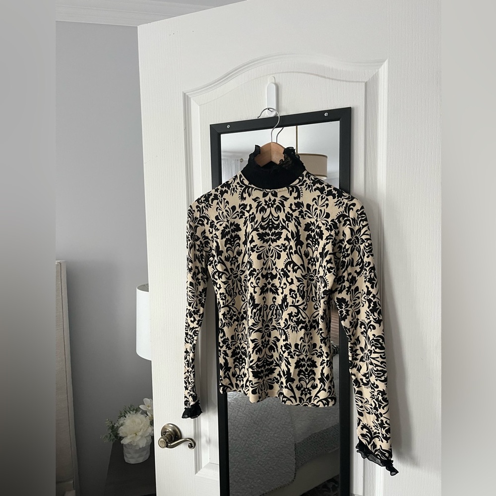 Tracy M black and Cream Floral Long Sleeve Top silk blend